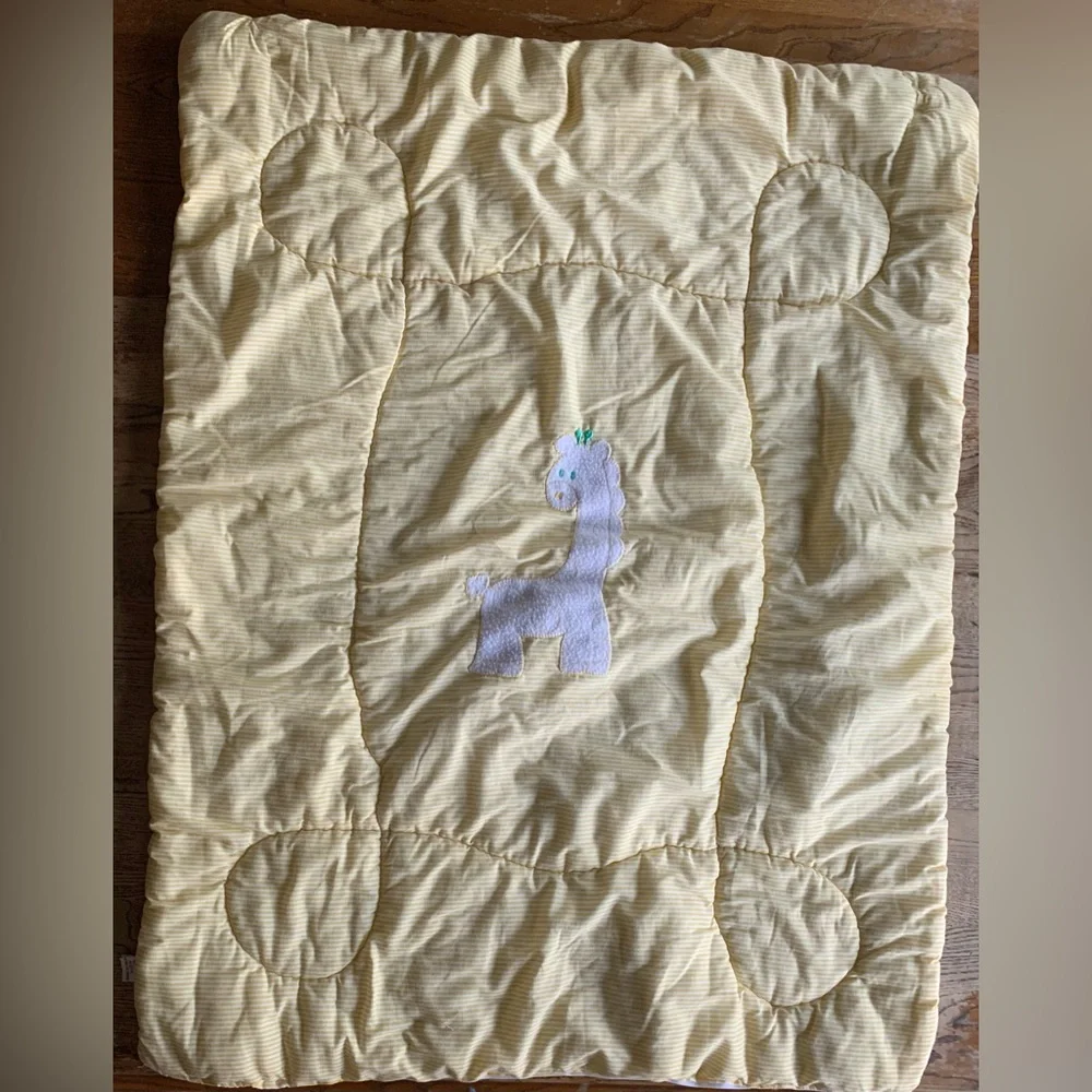 Vintage Nursery Aesthetic Triboro Baby Quilt Yellow Stripes W/Giraffe Style 6002